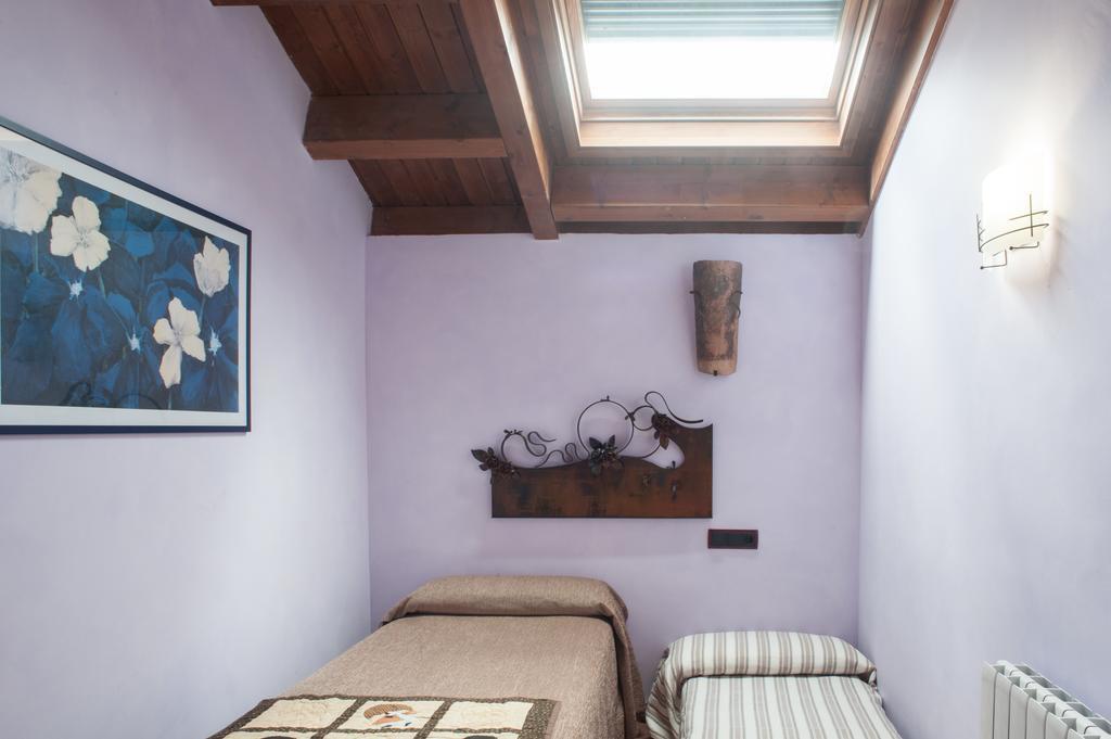 Mas La Riera Guest House กัมป์เดอวานอล ห้อง รูปภาพ